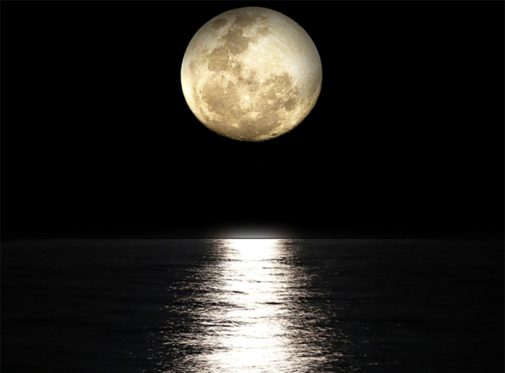 月の魔法を取り入れる：天然石を月光で浄化するやり方