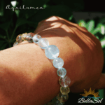 Aquilumen｜不安に引っぱられやすい人が「今」に戻って、未来をひらくブレスレット。アクアマリン、マニカラン水晶など希少石で組んだ数量限定ブレス。 - 画像 (4)